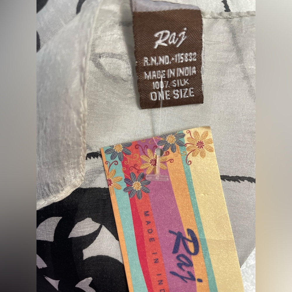 NWT Raj Scarf 100% Silk 38 x 40 - Picture 2 of 3